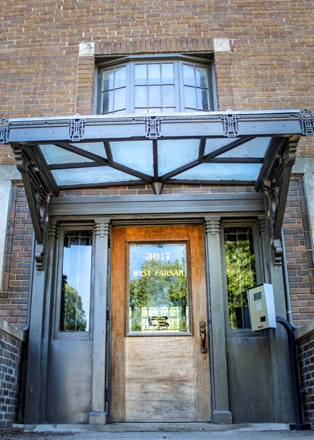 West Farnam Apartments - Entrance